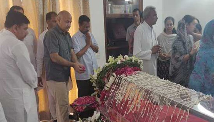 സുഷമ സ്വരാജിന് ആദരാജ്ഞലികള്‍ അര്‍പ്പിച്ച് ആം ആദ്മി പാര്‍ട്ടി നേതാക്കള്‍