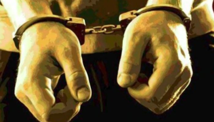 മഹാരാഷ്ട്രയില്‍  നിരോധിത നോട്ടുകൾ അനധികൃതമായി കൈമാറിയതിന് മൂന്ന് പേർ പിടിയിലായി