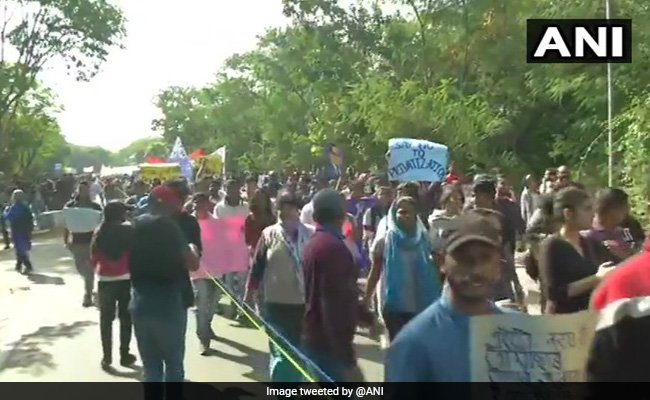 ജെഎന്‍യുവില്‍ സംഘര്‍ഷം: പോലീസ് നിരോധനാജ്ഞ പ്രഖ്യാപിച്ചു