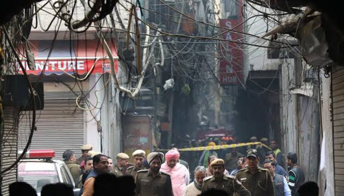 ന്യൂഡല്‍ഹിയില്‍ ഇന്നലെ തീപിടുത്തമുണ്ടായ കെട്ടിടത്തില്‍ വീണ്ടും തീപിടുത്തം