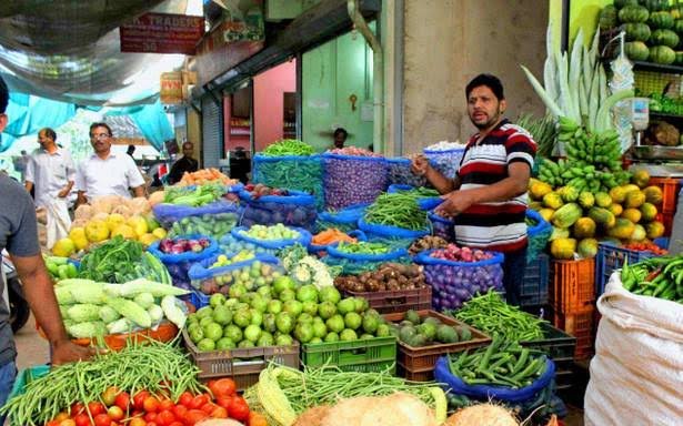 കർണാടകയിൽ അതിർത്തിയടവിന് ഇളവ്: പച്ചക്കറികളെത്തിത്തുടങ്ങി