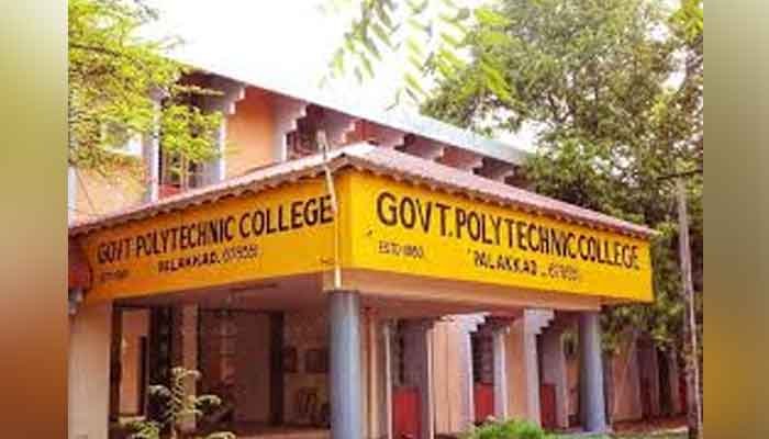 കോളേജുമായി ബന്ധപ്പെടണം