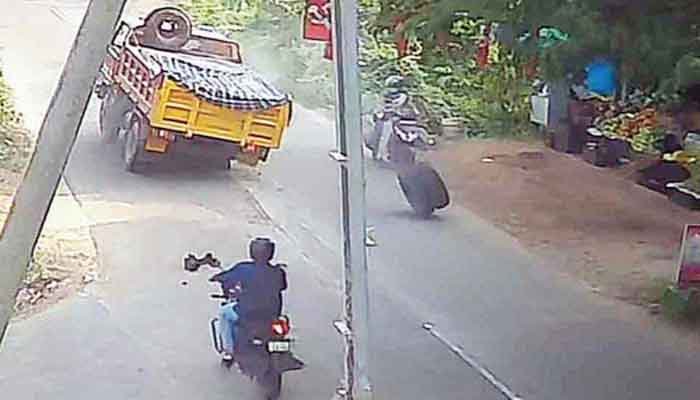 ഓട്ടത്തിനിടയില്‍ ലോറിയുടെ ചക്രം ഊരിത്തെറിച്ചു
