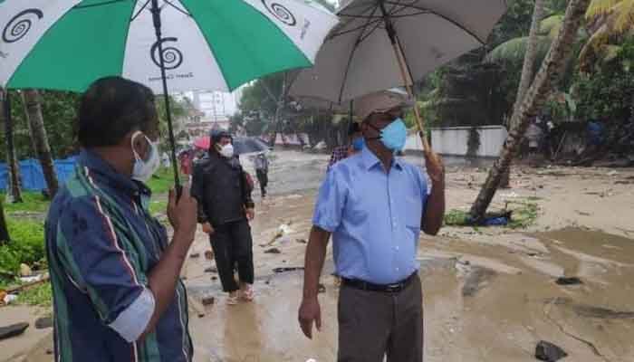 കടൽക്ഷോഭ പ്രദേശങ്ങൾ ആലപ്പുഴ ജില്ല കളക്ടർ സന്ദർശിച്ചു