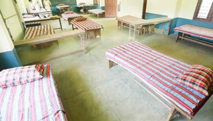 കാസർകോട്: വീടുകളിലെ രോഗവ്യാപനം കുറയ്ക്കാൻ അജാനൂരിൽ രോഗികളെ ഡൊമിസിലറി കെയർ സെന്ററിലേക്ക് മാറ്റുന്നു
