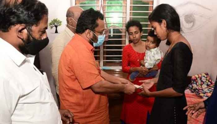 ആലപ്പുഴ:  മത്സ്യബന്ധന വള്ളം അപകടം: അടിയന്തര ധനസഹായം കൈമാറി മന്ത്രി കെ. രാജന്‍