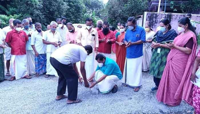 തൃശ്ശൂർ: പൂക്കോട് ഭഗവതിക്കാവ് കനാല്‍ ബണ്ട് റോഡ് നിര്‍മ്മാണോദ്ഘാടനം