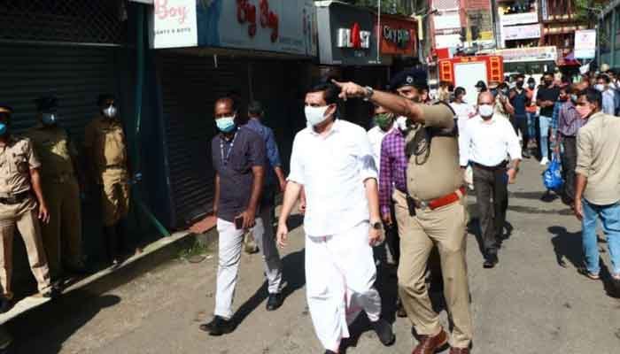 കോഴിക്കോട്: മിഠായിത്തെരുവ് തീപിടുത്തം; മന്ത്രി പി.എ മുഹമ്മദ് റിയാസ് സന്ദർശിച്ചു