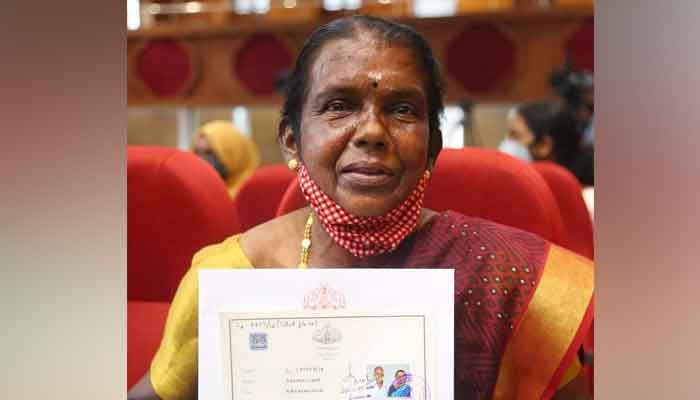 എറണാകുളം : സ്വപ്ന സാഫല്യം : ശാരദക്കും കുമാരനും ഇനി സ്വന്തം ഭൂമി