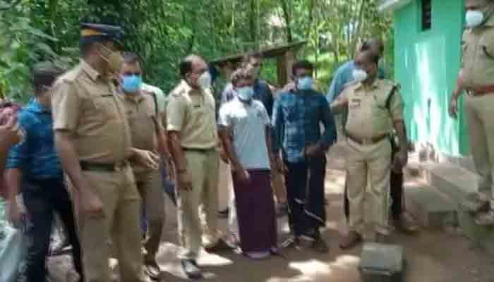 പെണ്‍കുട്ടിയെ കെട്ടിയിട്ട്‌ പീഡിപ്പിക്കാന്‍ ശ്രിച്ച രണ്ടുപേര്‍ പോലീസ്‌ കസ്‌റ്റഡിയില്‍