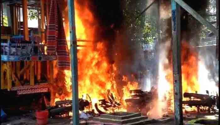 ബംഗ്ലാദേശില്‍കലാപം ; ന്യൂനപക്ഷങ്ങളുെ വീടുകള്‍ക്ക്‌ തീയിട്ടു