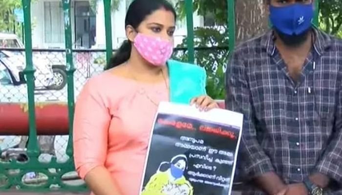 സ്വന്തം കുഞ്ഞിനെ വിട്ടുകിട്ടാൻ അധികാരികളുടെ ഇടപെടൽ ആശ്യപ്പെട്ട് അനുപമ നിരാഹാര സമരം തുടങ്ങി