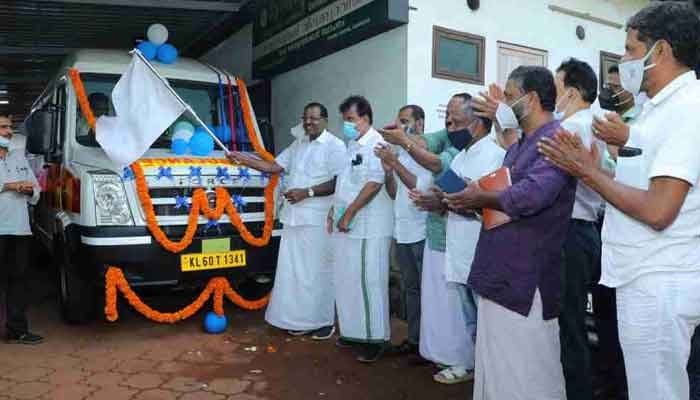 കാസര്‍കോട്: ജനറല്‍ ആശുപത്രിക്ക് എം.പി ഫണ്ടില്‍ നിന്ന് അനുവദിച്ച ആംബുലന്‍സ് ഫ്‌ളാഗ് ഓഫ് ചെയ്തു