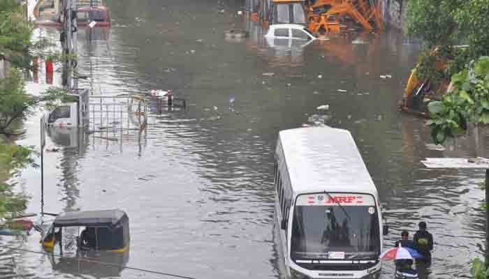 തമിഴ്നാട്ടില്‍ മഴക്കെടുതി മരണം അഞ്ചായി: 538 കുടിലുകളും നാലു വീടുകളും തകര്‍ന്നു