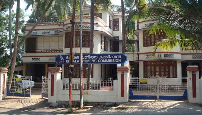 കണ്ണൂർ: വനിതാ കമ്മീഷന്‍ അദാലത്തില്‍ 25 പരാതികള്‍ തീര്‍പ്പാക്കി