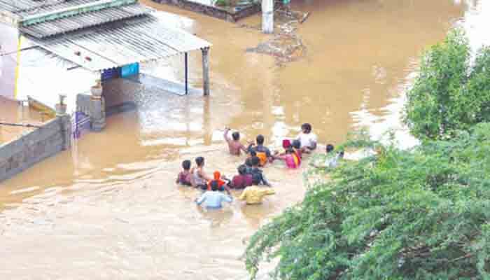 ആന്ധ്രയ്രിലെ 500 വര്‍ഷം പഴക്കുമുള്ള ജലസംഭരണിയില്‍ വിള്ളല്‍: ഗ്രാമങ്ങളില്‍ നിന്ന് ജനത്തെ ദ്രുതഗതിയില്‍ ഒഴിപ്പിക്കുന്നു