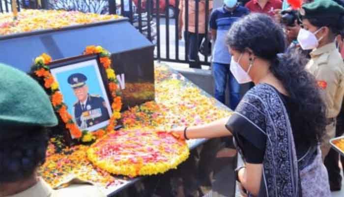 തൃശ്ശൂർ: സേനാ മേധാവിക്ക് പ്രണാമം അർപ്പിച്ച് തൃശൂർ പൗരാവലി