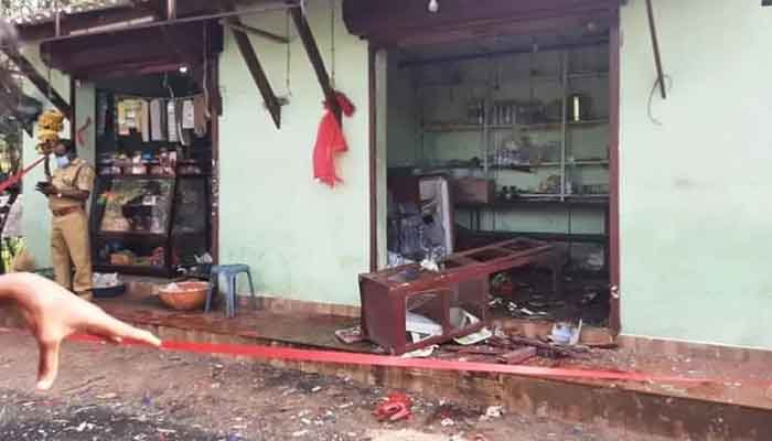 പത്തനംതിട്ട ആനിക്കാട്ട് ചായക്കടയിൽ പൊട്ടിത്തെറി. ആറു പേർക്ക് പരുക്ക്