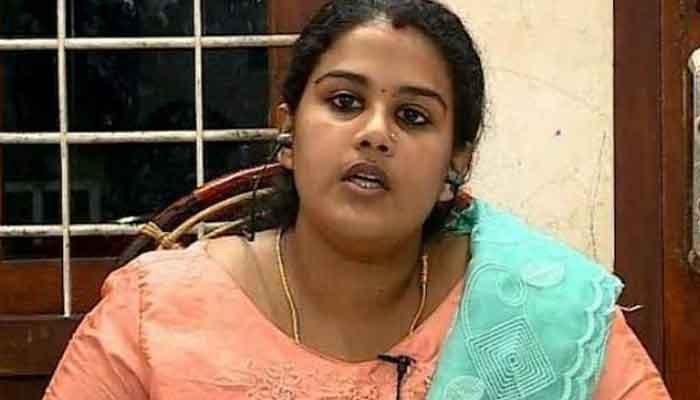 ദത്ത് വിവാദം; രേഖകളിൽ കൃത്രിമം കാണിക്കാൻ മന്ത്രി വീണാജോർജും കൂട്ടുനിന്നുവെന്ന് അനുപമ