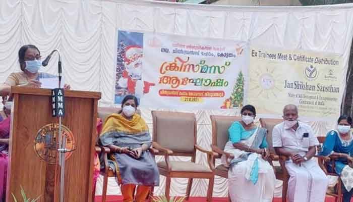 കോട്ടയം: കേക്കു മുറിച്ചും മധുരം നൽകിയും കളക്ടർ; ചിൽഡ്രൻസ് ഹോമിൽ ക്രിസ്മസ് ആഘോഷം