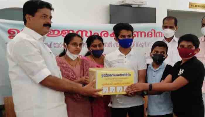 ഡിസംബർ 14 ഊർജ സംരക്ഷണ ദിനം: മുരിക്കാട്ടുകുടിയിൽ പ്രകാശം പരത്താൻ ലിൻസി ടീച്ചർ