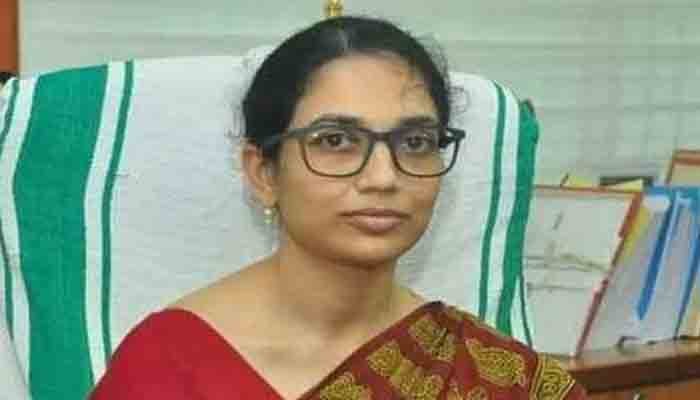 കാസര്‍കോട്‌ ജില്ലാ കളക്ടര്‍ അവധിയില്‍