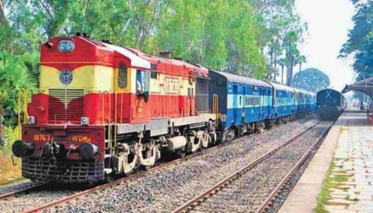 വിഷുവും ഈസ്‌റ്ററും പ്രമാണിച്ച്‌ നാല്‌ സ്‌പെഷ്യല്‍ ട്രെയിനുകള്‍