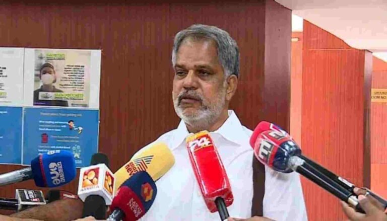 സർക്കാർ ജീവനക്കാർക്ക് സമരം ചെയ്യാൻ അവകാശമില്ലെന്ന് ഹൈക്കോടതി, അവകാശമുണ്ടെന്ന് സിപിഎം മുൻആക്ടിം​ഗ് സെക്രട്ടറി എ വിജയരാഘവൻ