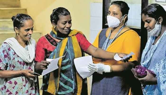 റോഡരുകിൽ പ്രസവിച്ച യുവതിക്ക് കരുതലായവരെ മന്ത്രി വീണാ ജോർജ് അഭിനന്ദിച്ചു