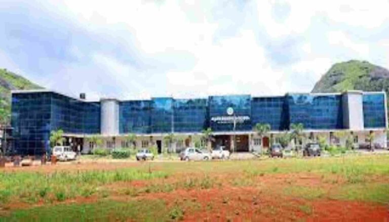 ഹാജര്‍ ബുക്കില്‍ കൃത്രിമം കാട്ടിയ സംഭവത്തില്‍ 5 നഗരസഭ ജീവനക്കാര്‍ക്കെതിരെ നടപടി