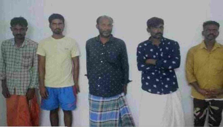 നാടൻ ബോംബ് ശേഖരം കണ്ടെത്തിയ സംഭവത്തിൽ അഞ്ചുപേർ പിടിയിലായി