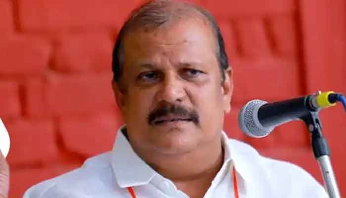 പിസി ജോർജിന്റെ ബന്ധുക്കളുടെ വീട്ടിലടക്കം പൊലീസ് പരിശോധന