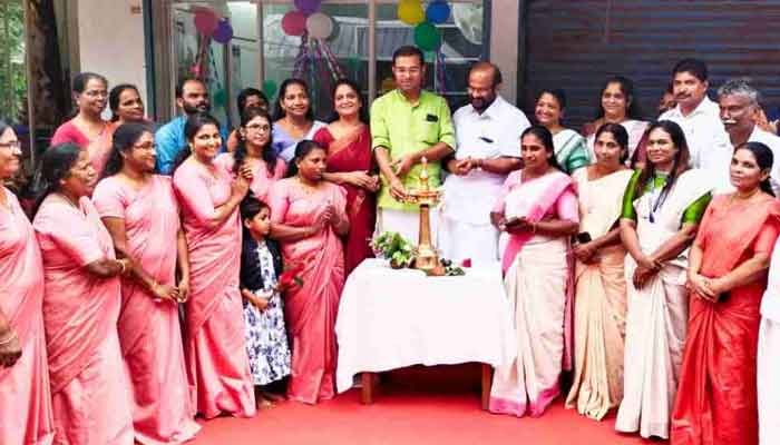 എറണാകുളം: കറുകുറ്റിയിൽ ജില്ലാ പഞ്ചായത്തിന്റെ അപ്പാരൽ പാർക്ക് പ്രവർത്തനം തുടങ്ങി