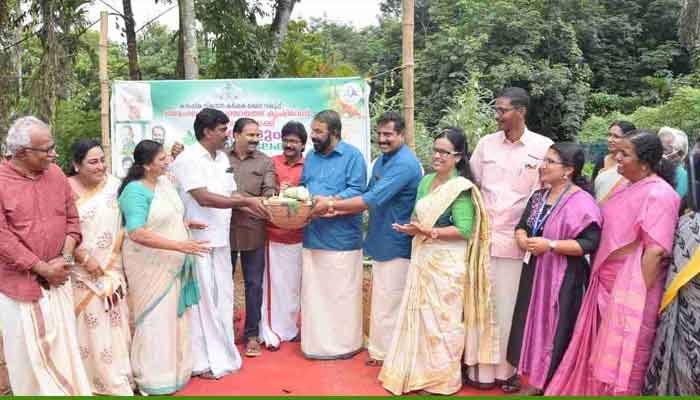 കൃഷിയും സാമൂഹ്യ പ്രതിബദ്ധതയുള്ള വിഷയങ്ങളും സ്‌കൂള്‍ പാഠ്യപദ്ധതിയുടെ ഭാഗമാക്കും: മന്ത്രി വി.ശിവന്‍കുട്ടി പുല്ലുവഴി ജയകേരളം ഹയര്‍സെക്കന്‍ഡറി സ്‌കൂളിനെ ഹരിത വിദ്യാലയമായി പ്രഖ്യാപിച്ചു