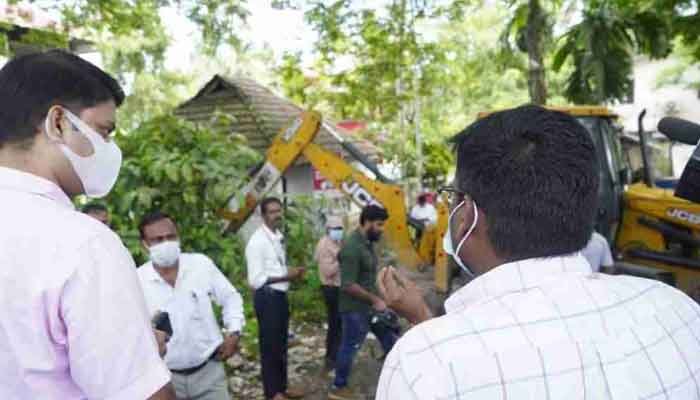 ദേശീയപാത 66 വികസനം: മൂത്തകുന്നത്ത് കെട്ടിടങ്ങളുടെ പൊളിച്ചു നീക്കൽ ആരംഭിച്ചു ജില്ലാ കളക്ടർ സ്ഥലം സന്ദർശിച്ചു