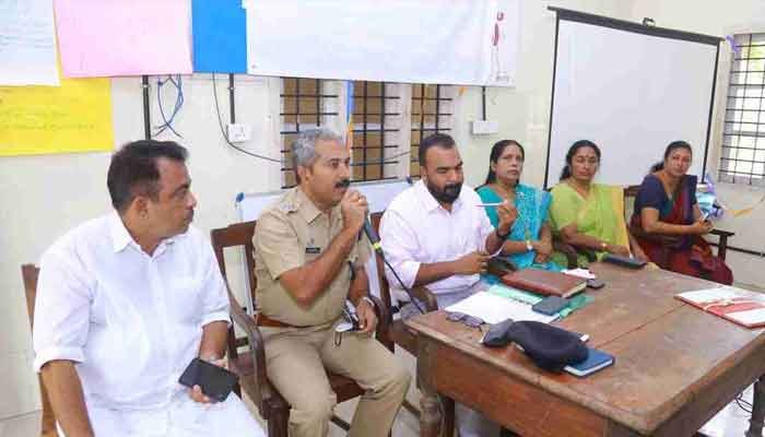 പശ്ചിമ കൊച്ചി മേഖലയിൽ അനധികൃത പാർക്കിംഗ് നിയന്ത്രിക്കാൻ നിർദ്ദേശം