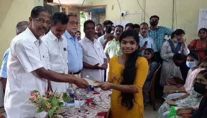 കള്ള് വ്യവസായ ക്ഷേമനിധി ബോര്‍ഡ്: ക്യാഷ് അവാര്‍ഡ് വിതരണം ചെയ്തു