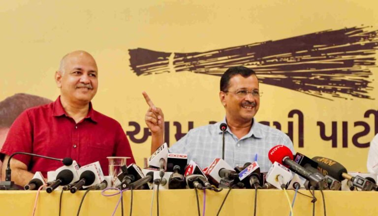 ആപ്പിനെ പിളര്‍ത്തിയാല്‍ കേസില്‍ നിന്നൂരാമെന്ന് വാഗ്ദാനം- സിസോദിയ