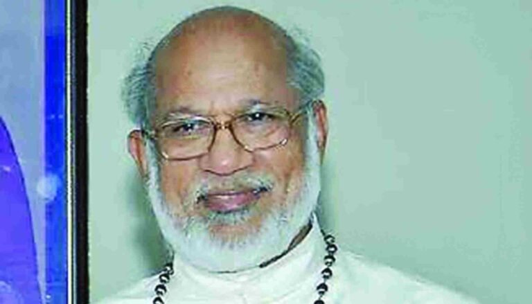 മാർ ആഡ്രൂസ് താഴത്തിന് അധികാരം കൈമാറി ബിഷപ് ആന്റണി കരിയിൽ