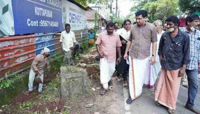 റോഡ് റണ്ണിംഗ് കോണ്‍ട്രാക്ട്: പുരോഗതി വിലയിരുത്താന്‍ മന്ത്രി മുഹമ്മദ് റിയാസ് നേരിട്ടെത്തി