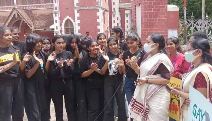 14 ജില്ലകളിലും ലഹരി വിരുദ്ധ ഫ്ളാഷ് മോബ്; സംസ്ഥാനതല ഫ്ളാഷ് മോബിൽ മന്ത്രി വീണാ ജോർജ് മുഖ്യാതിഥിയായി