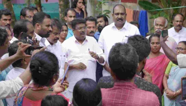 നിയമസഭാ സമിതി സുനാമി കോളനി സന്ദര്‍ശിച്ചു