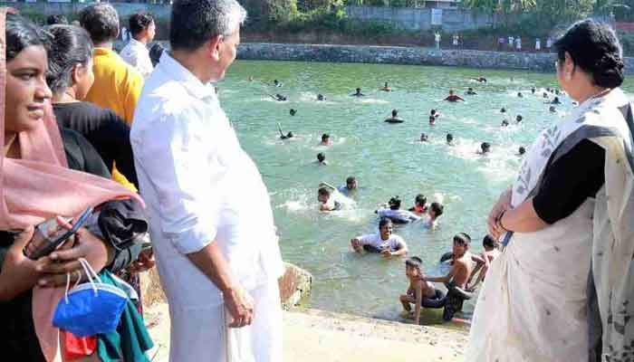 ജലസാക്ഷരതയ്ക്ക് ആളൂരിന്റെ നീന്തൽ പരിശീലനം : ക്യാമ്പ് സന്ദർശിച്ച് മന്ത്രി