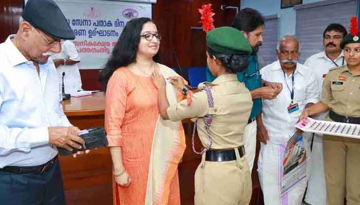സായുധസേന നല്‍കുന്നത് കൂട്ടായ്മയിലൂടെ നേടാന്‍ കഴിയാത്തതായി ഒന്നുമില്ലെന്ന സന്ദേശം: ജില്ലാ കളക്ടര്‍