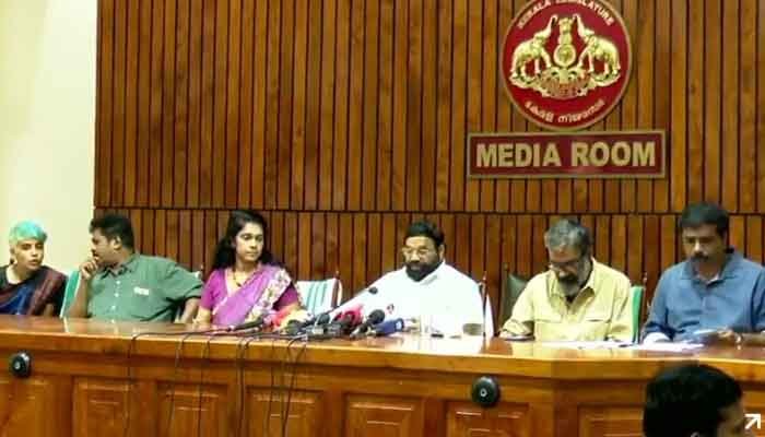 രാജ്യാന്തര ചലച്ചിത്ര മേളയ്ക്കു തിരിതെളിഞ്ഞു; ലോകത്തിന്റെ മനുഷ്യാവസ്ഥയെ പ്രതിഫലിപ്പിക്കുന്ന മേളയെന്നു മുഖ്യമന്ത്രി